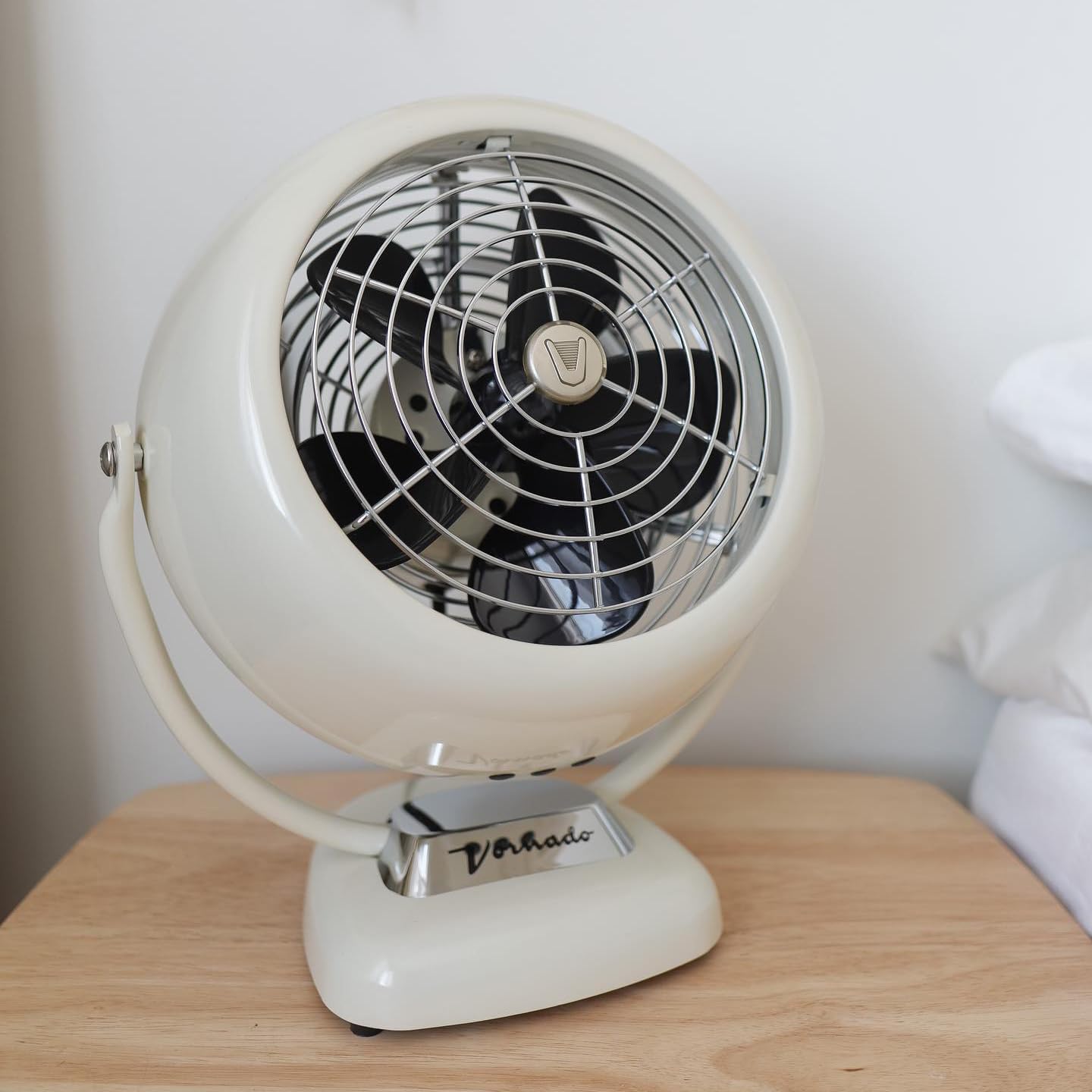Vornado VFAN Vintage Whole Room Air Circulator Fan Vintage White - New Condition