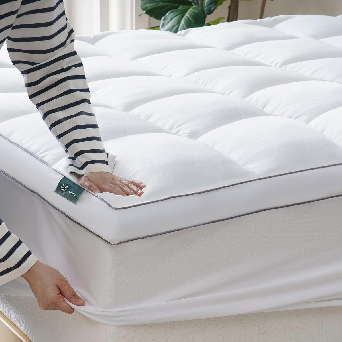 Zinus Bamboo Mattress Topper Queen Size 5cm – Quilted Pillowtop Protector - New Condition