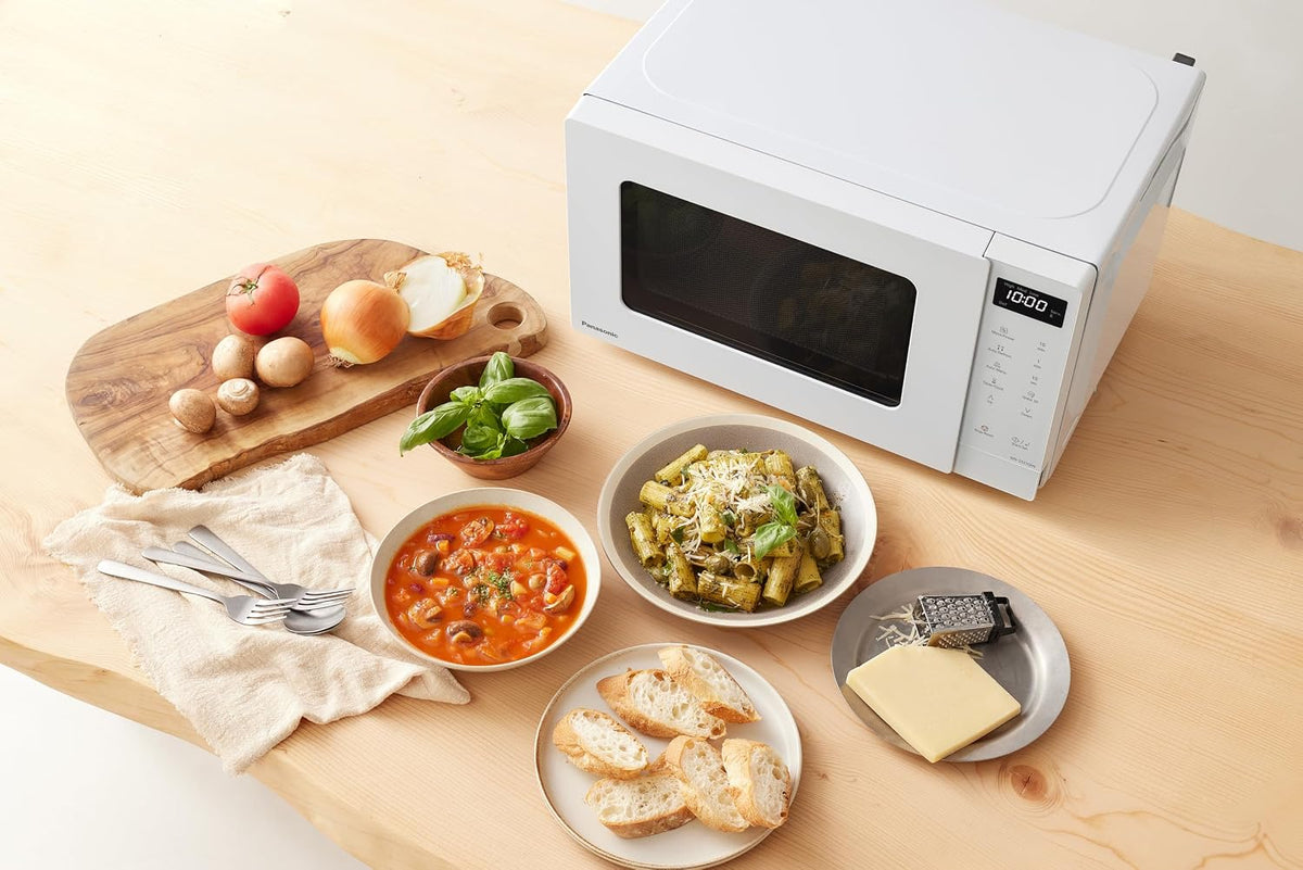 Panasonic 20L 800W Compact Microwave Oven with Auto Menus – White - Excellent Condition