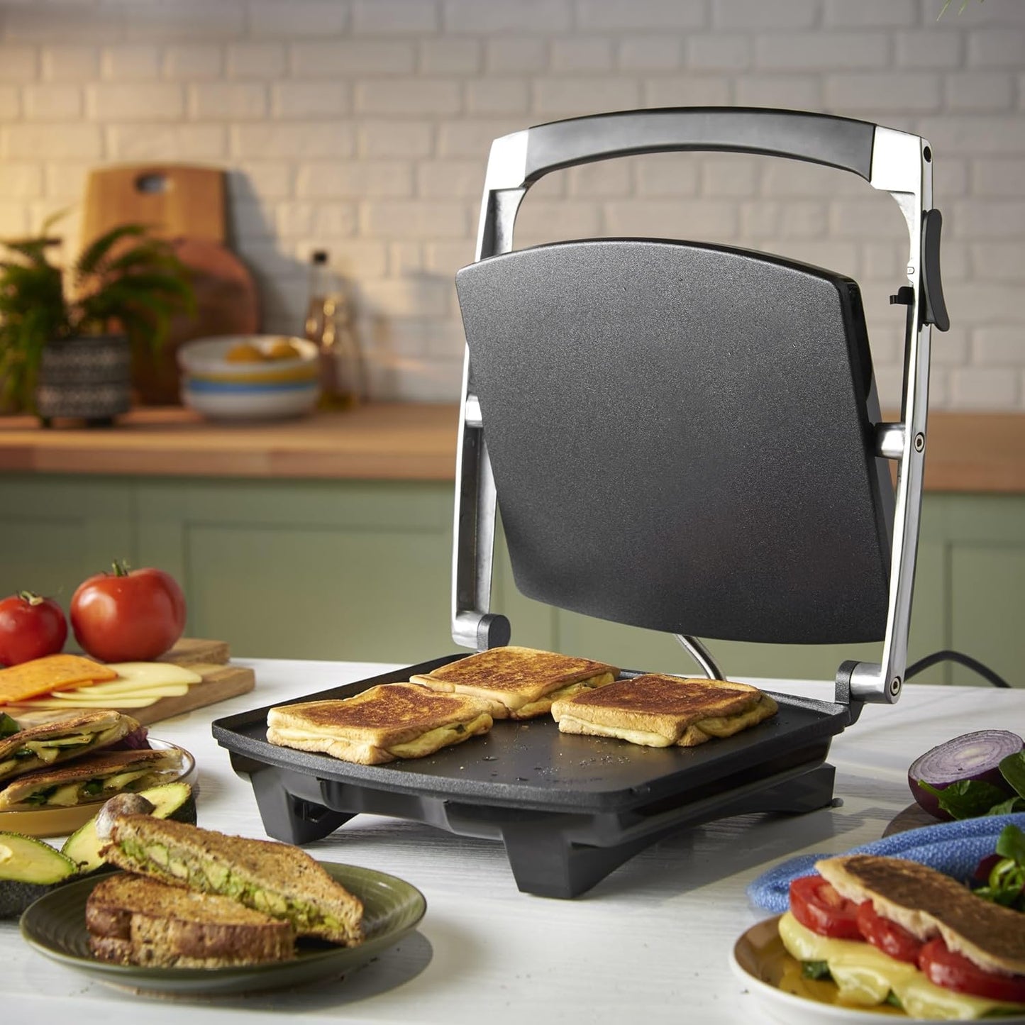 Russell Hobbs RHSP801BLK 2100W Sandwich Press with Non-Stick Plates - New Condition