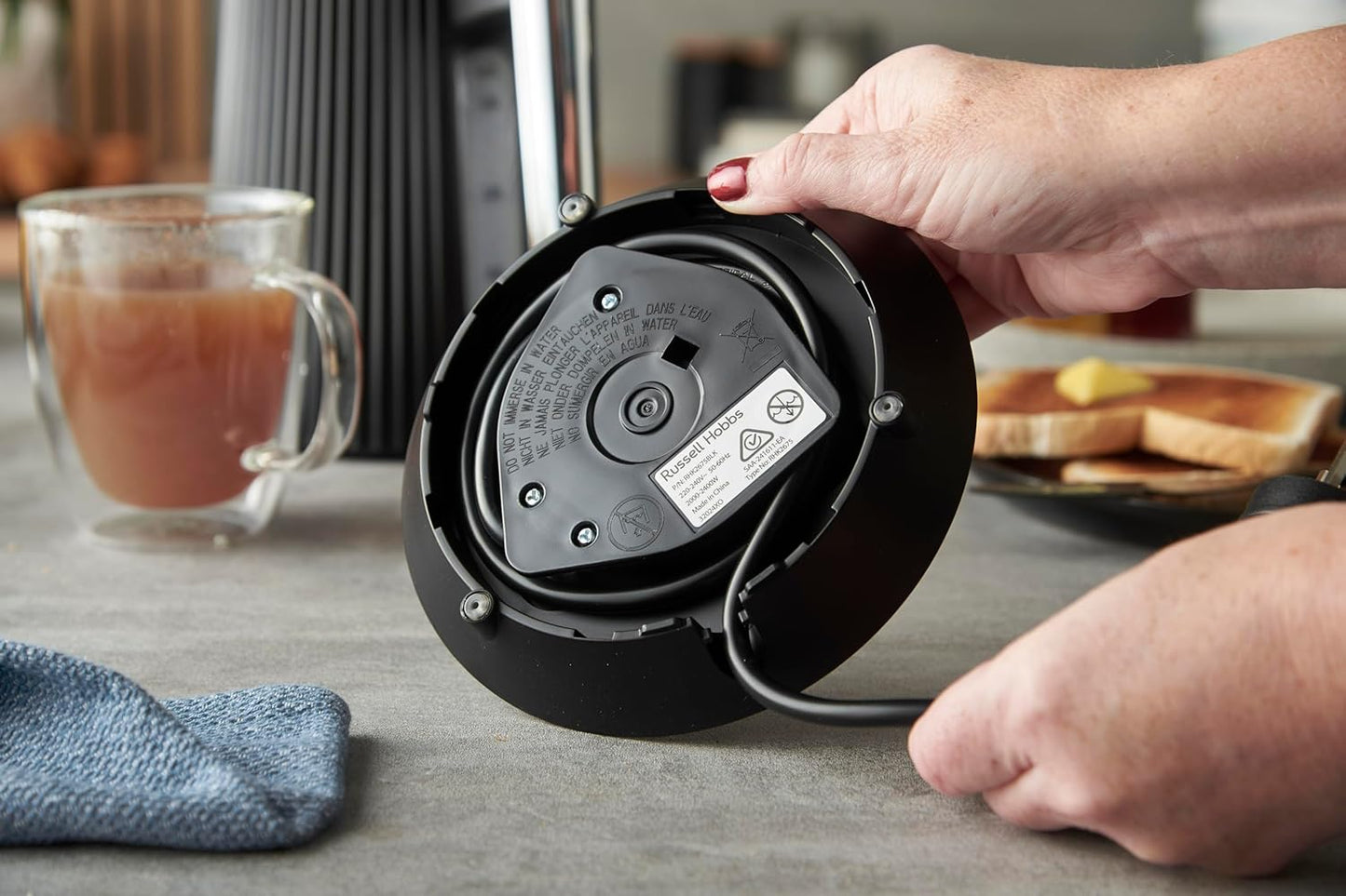 Russell Hobbs Bronte Kettle, Distinctive Design, Internal Illumination, Perfect Pour, Black - New Condition