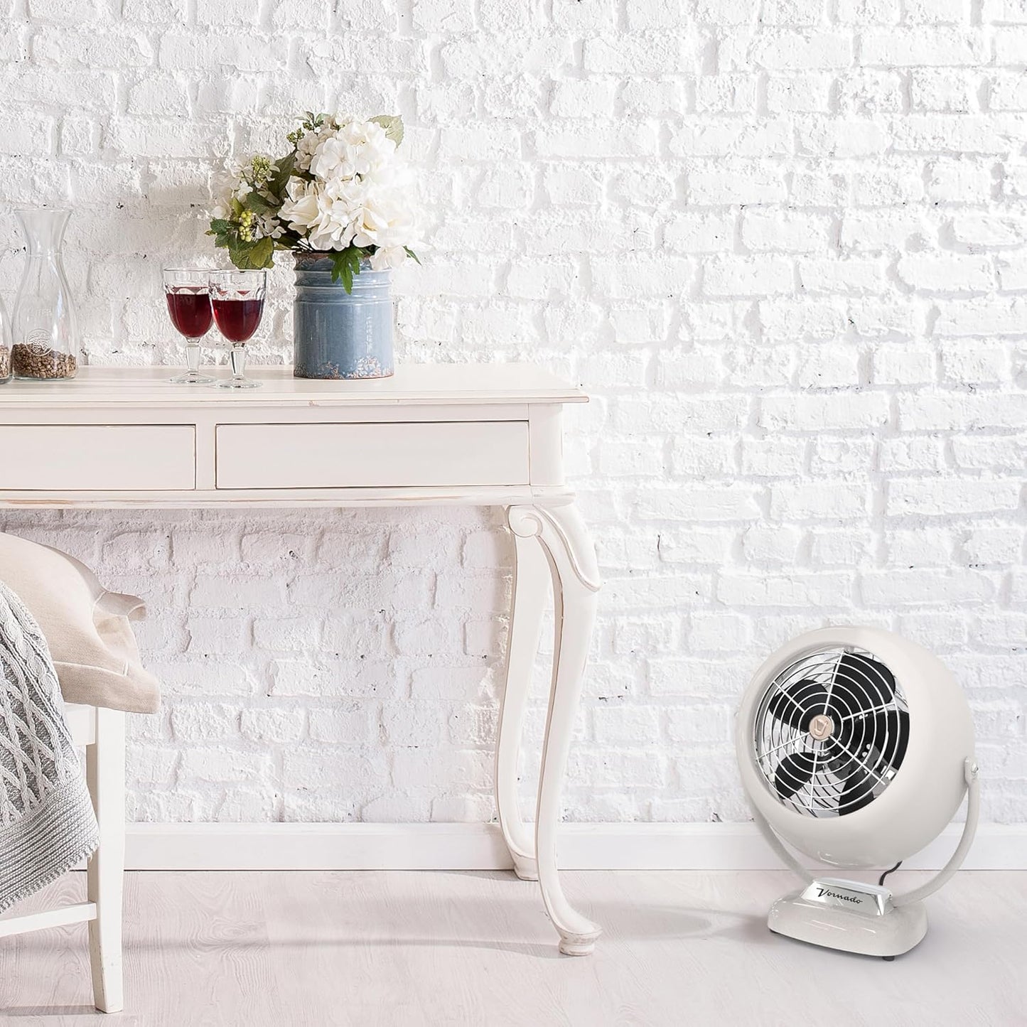 Vornado VFAN Vintage Whole Room Air Circulator Fan Vintage White - New Condition